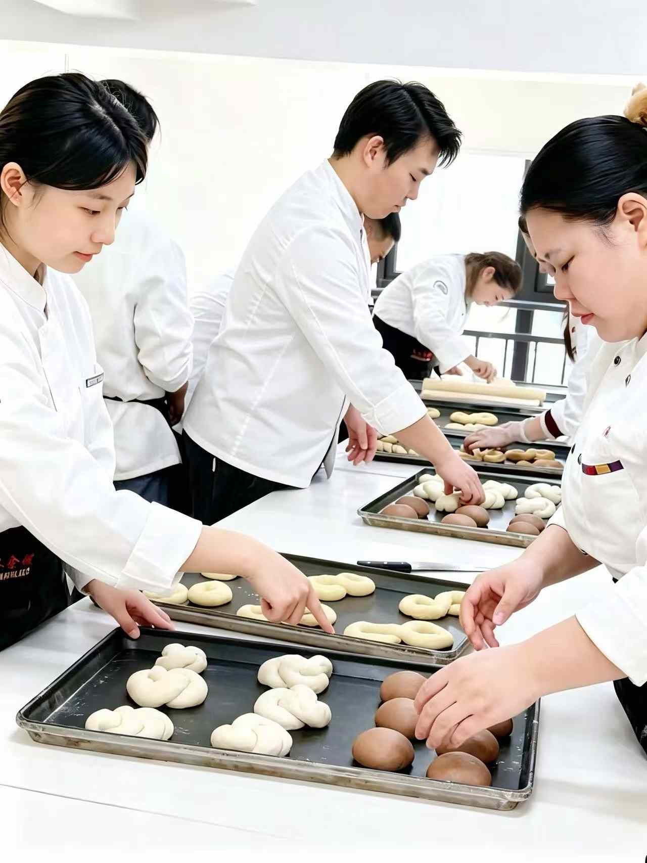 哪里学蛋糕 烘焙培训 学做蛋糕