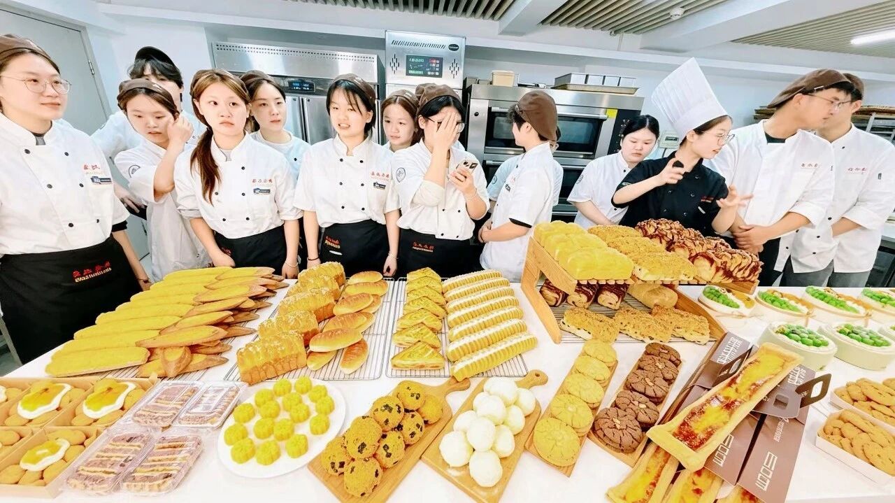 哪里学蛋糕 武汉烘焙培训 学做蛋糕